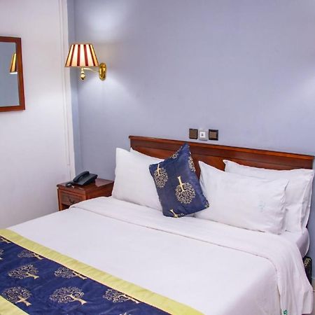 Hotel Prince De Galles ドゥアラ エクステリア 写真